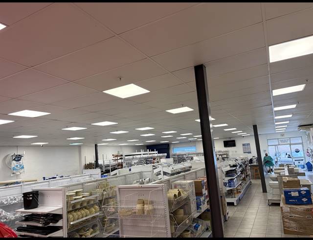390M² RETAIL TO LET IN STAMFORD HILL